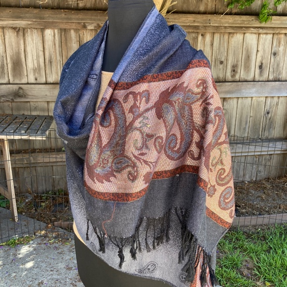 Gorgeous Large Black and Rust Scarf - Picture 2 of 7